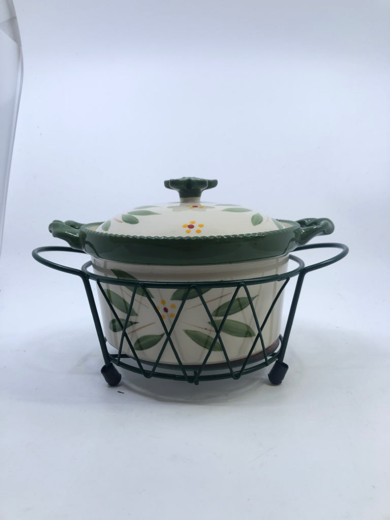 3PC BAKER W LID, STAND AND TRIVET.
