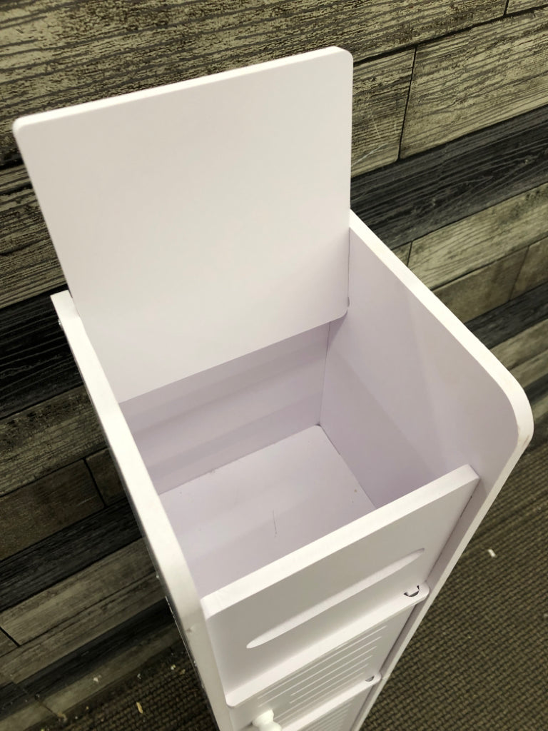 WHITE BATHROOM ORGANIZER.