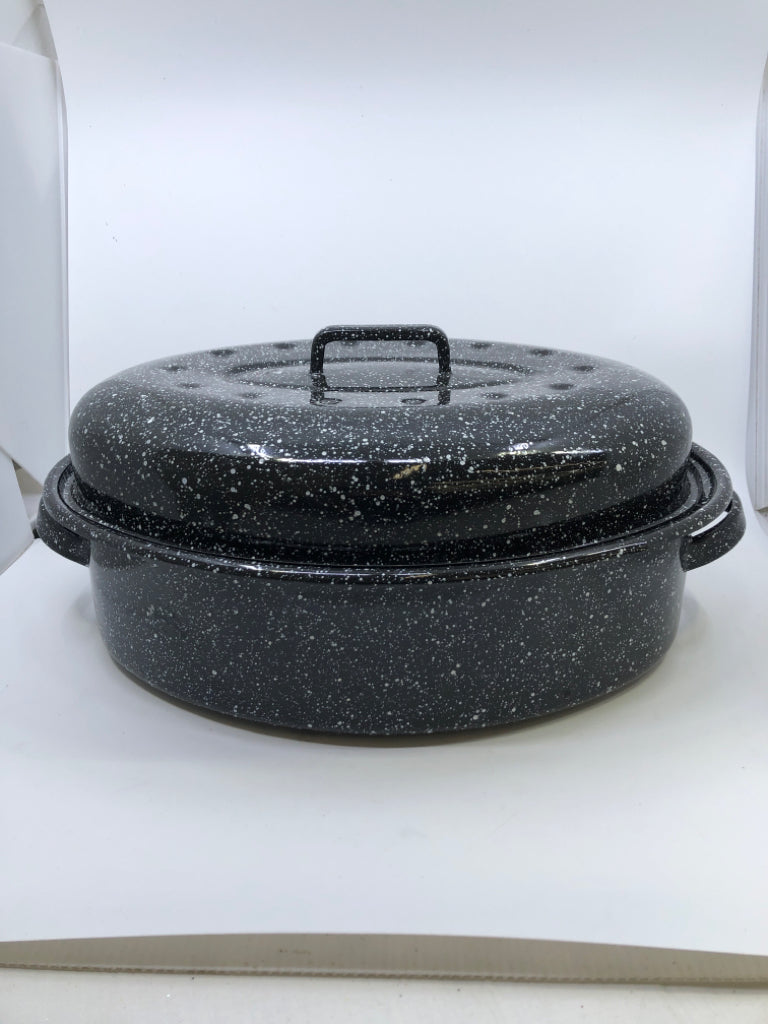 BLACK AND WHITE SPECKLED ROASTER PAN.