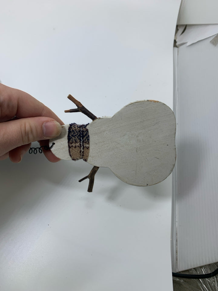 RUSTIC LET IT SNOW SNOWMAN WALL HANGING.