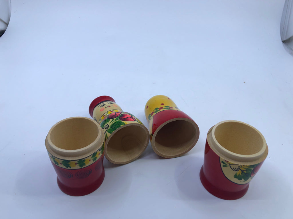 2 RUSSIAN DOLLS MAN/WOMAN S/P SHAKERS.