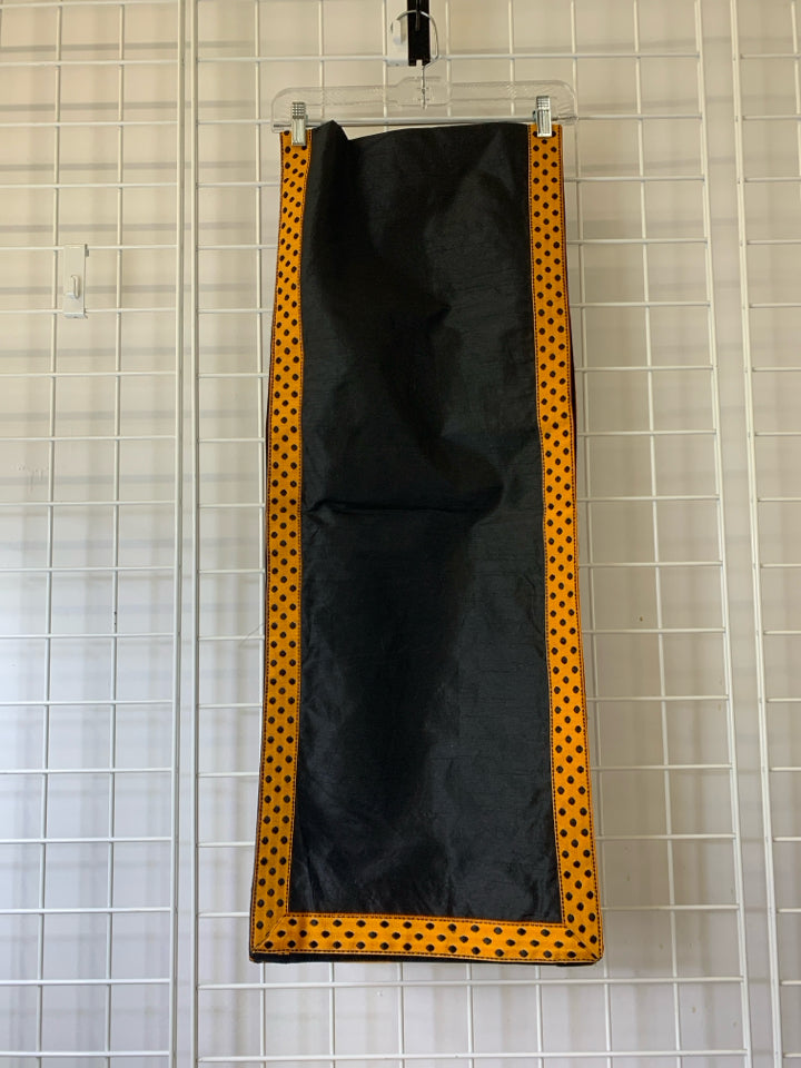 BLACK W/YELLOW DOTS TABLE RUNNER.