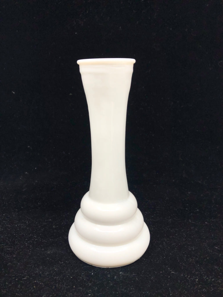 VTG RIBBED BOTTOM MILK GLASS BUD VASE.