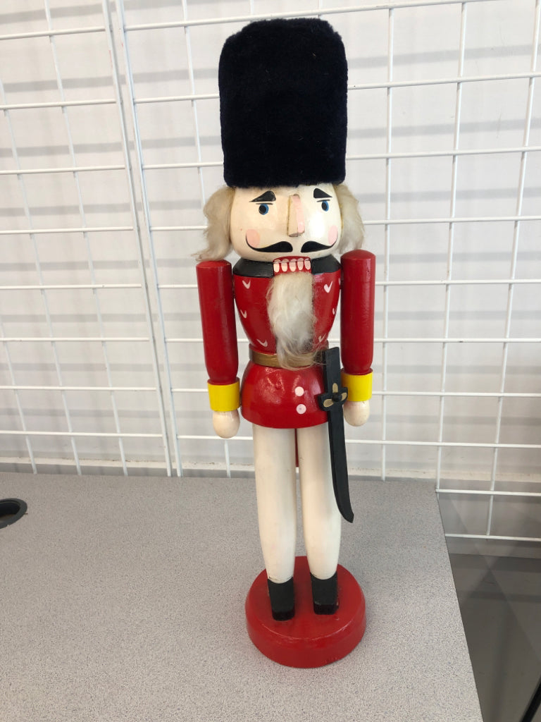 HEAVY WOOD NUTCRACKER.