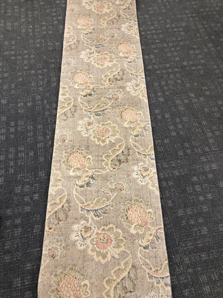 GRAY FLORAL RUNNER RUG.