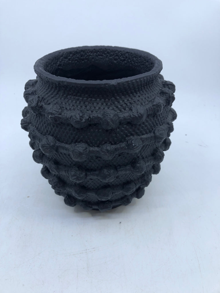 HEAVY BLACK CERAMIC PLANTER/VASE.