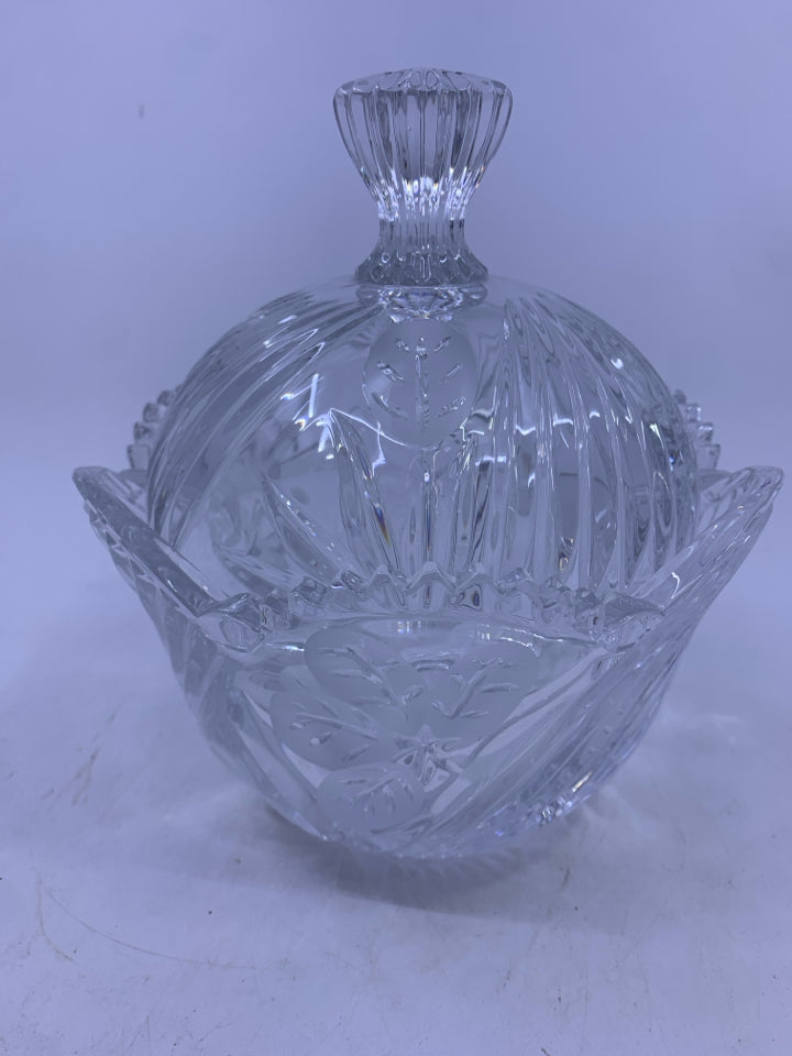 HEAVY CRYSTAL ETCHED FROSTED LEAVES CANDY DISH W/ LID.