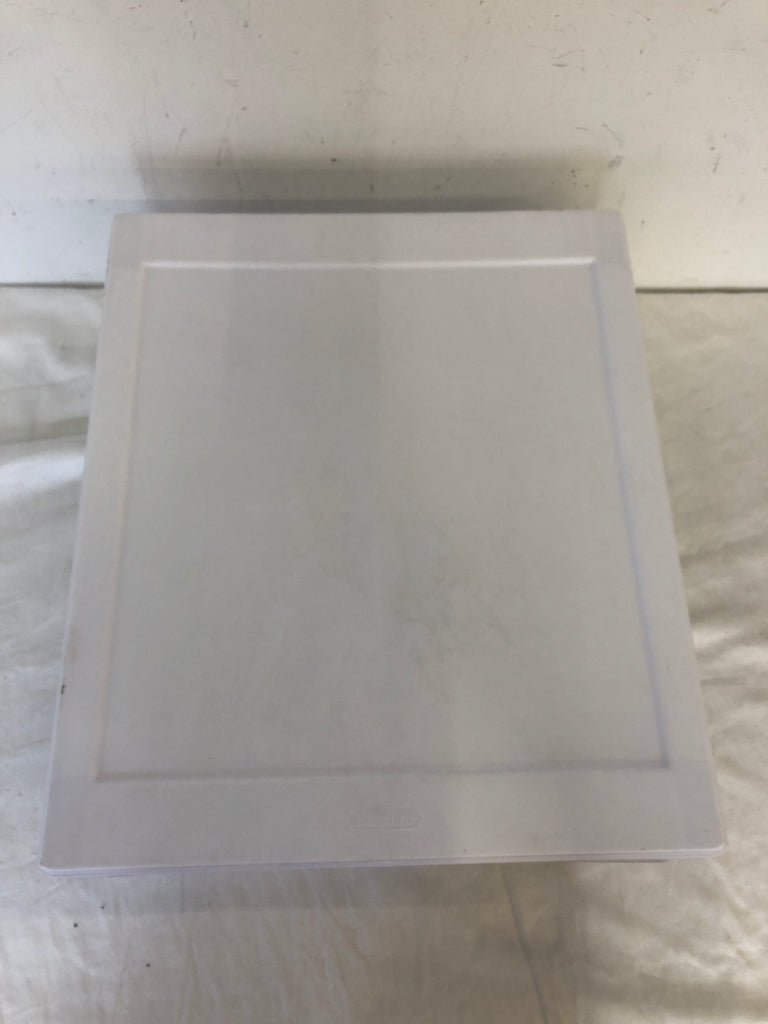 STERILITE WHITE PLASTIC ORGANIZER.