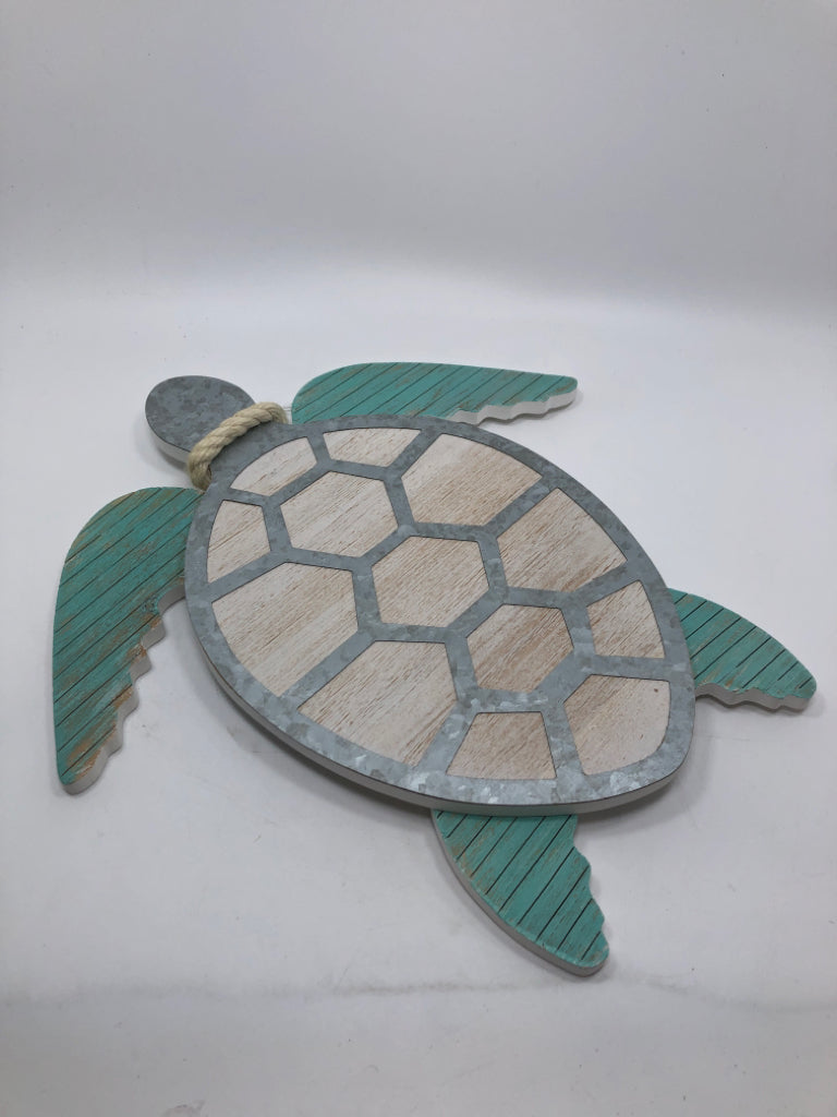 WOODEN SEA TURTLE W/BLUE FINS.