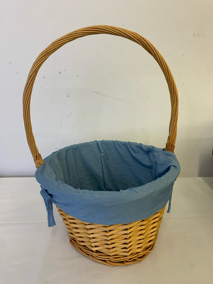 BLONDE WOVEN BASKET W BLUE LINER.