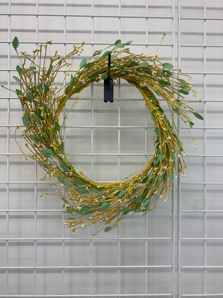 YELLOW PIP BERRIES WREATH.