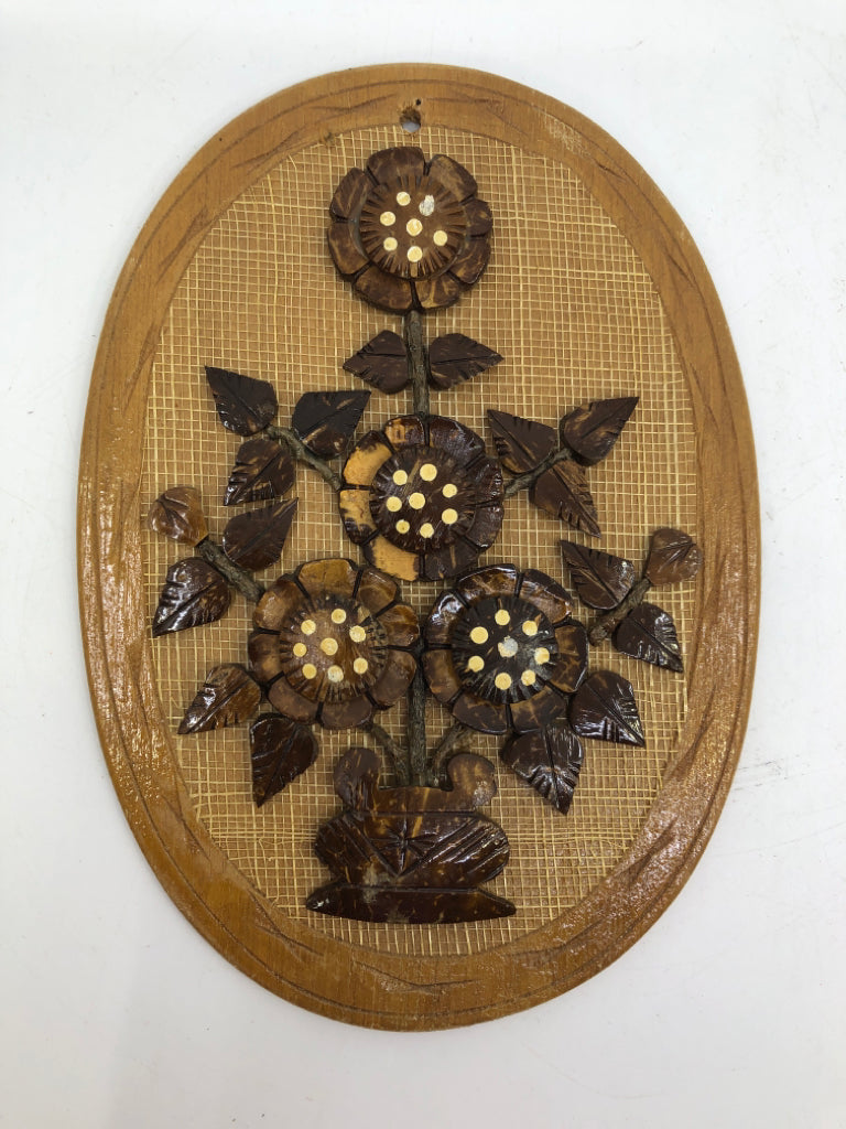 2 VTG OVAL WOOD FLOWER BOUQUET WALL HANGING.