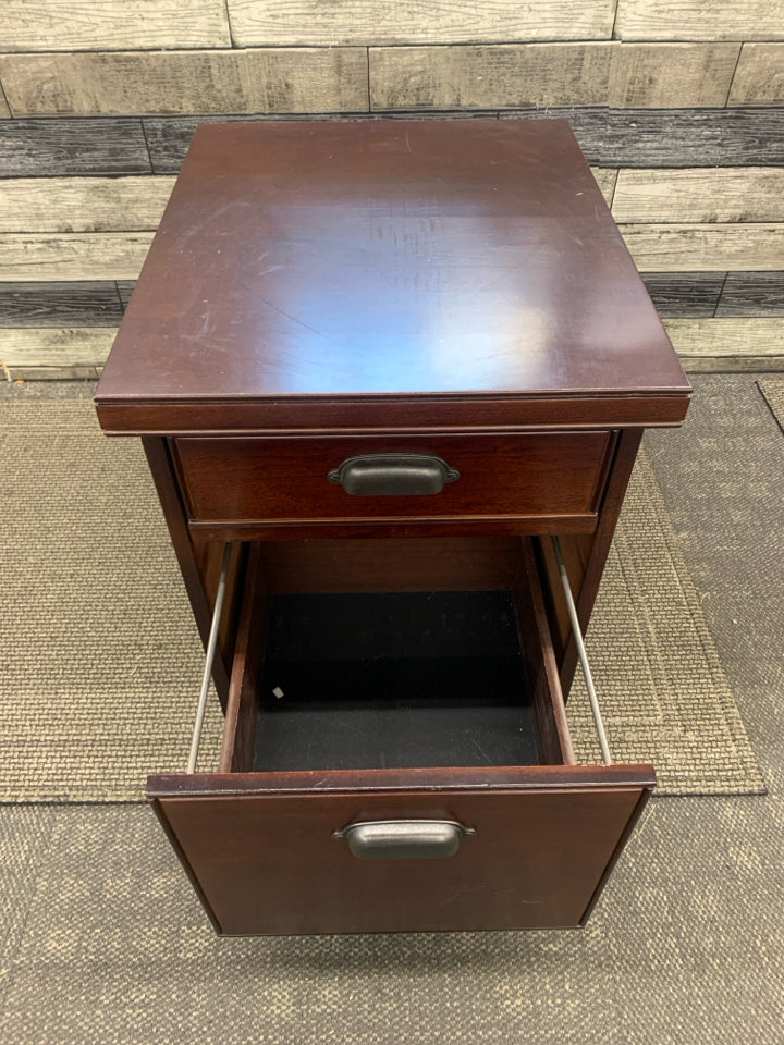 ROLLING DARK WOOD SIDE TABLE.
