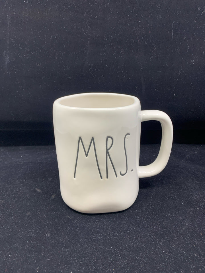 RAE DUNN MRS MUG.