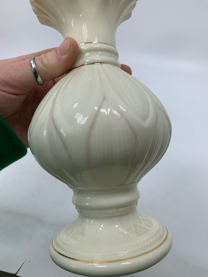 DETAILED FOOTED VASE W/ SLIGHT PINK UNEVEN EDGE GOLD.