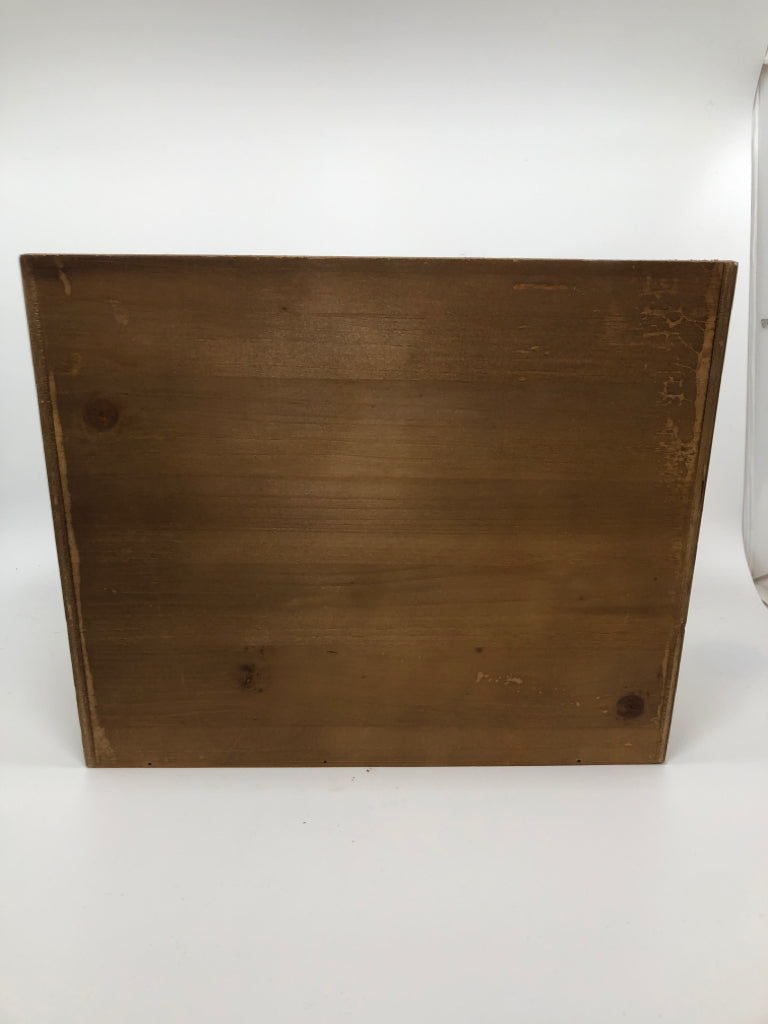 WOOD MAIL ORGANIZER W/METAL MAIL.