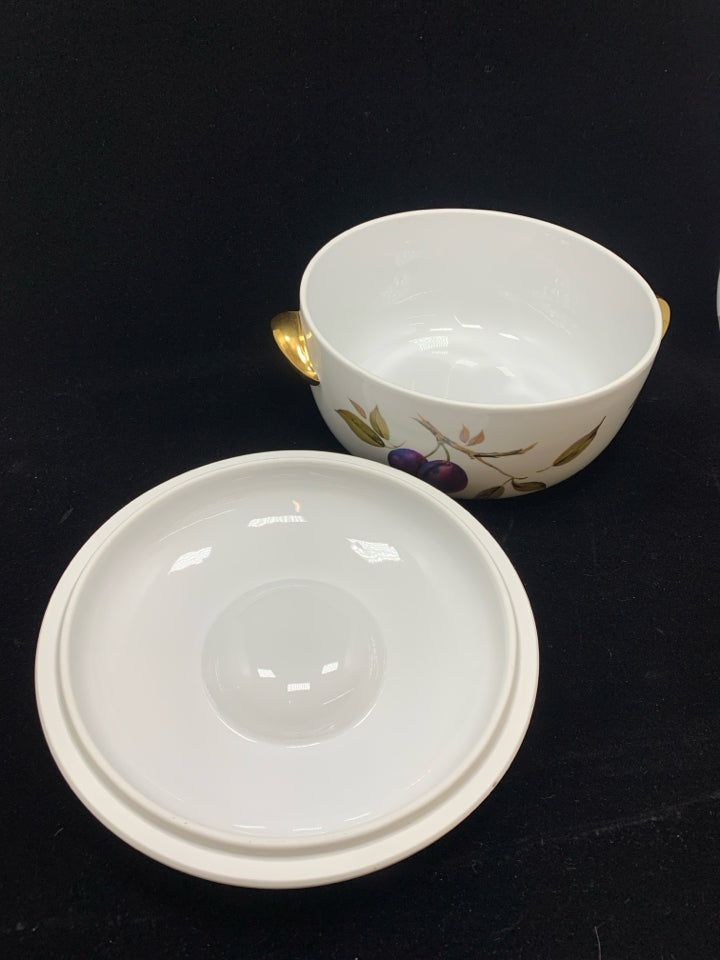 FRUIT DESIGN ROUND COVERED CASSEROLE DISH.
