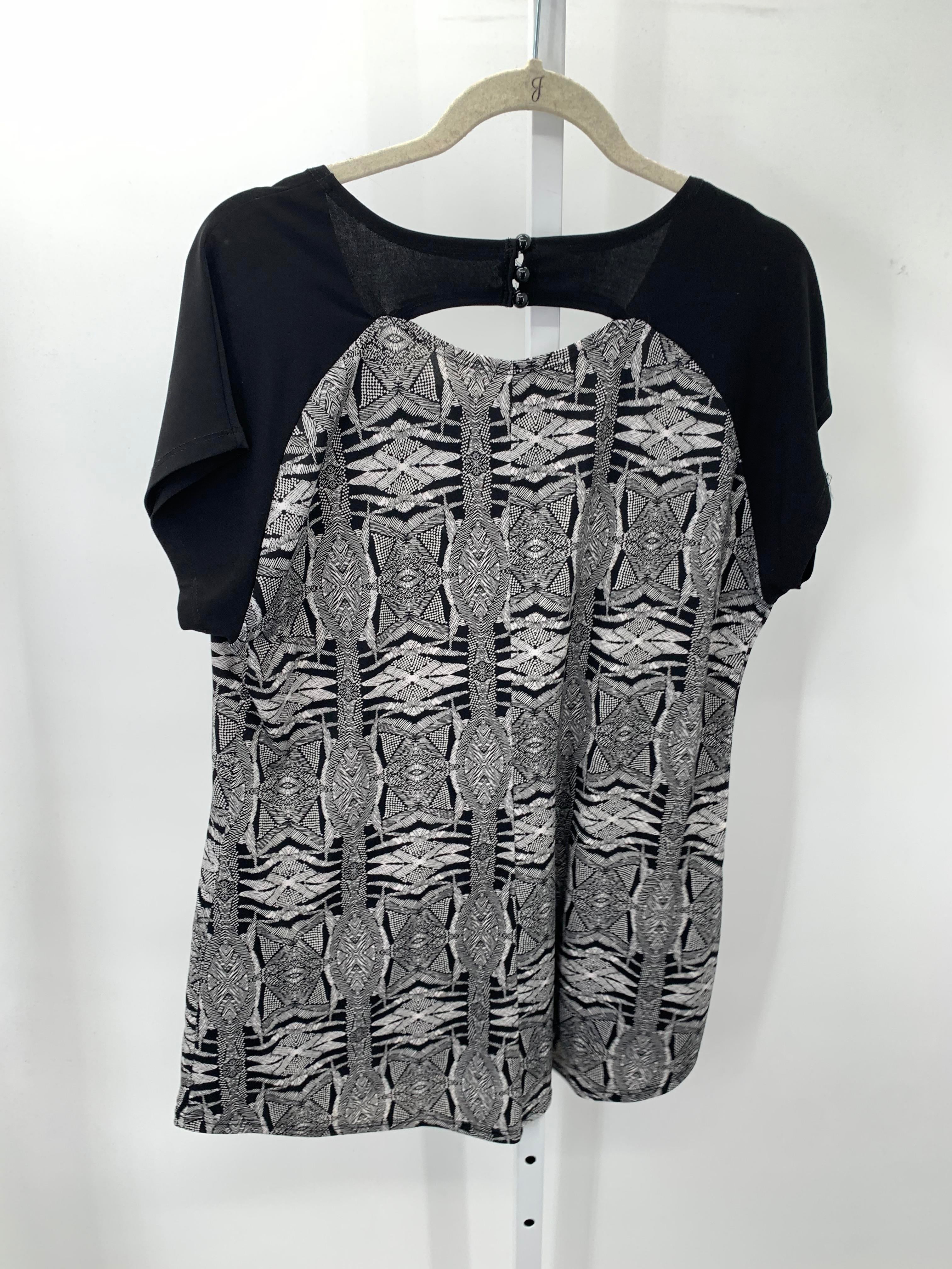 Size Medium Misses Short Sleeve Shirt