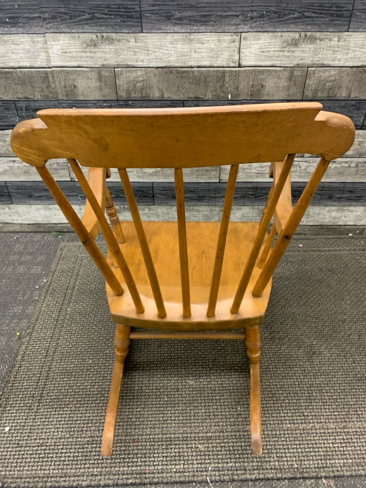 CHILDRENS ROCKING CHAIR.
