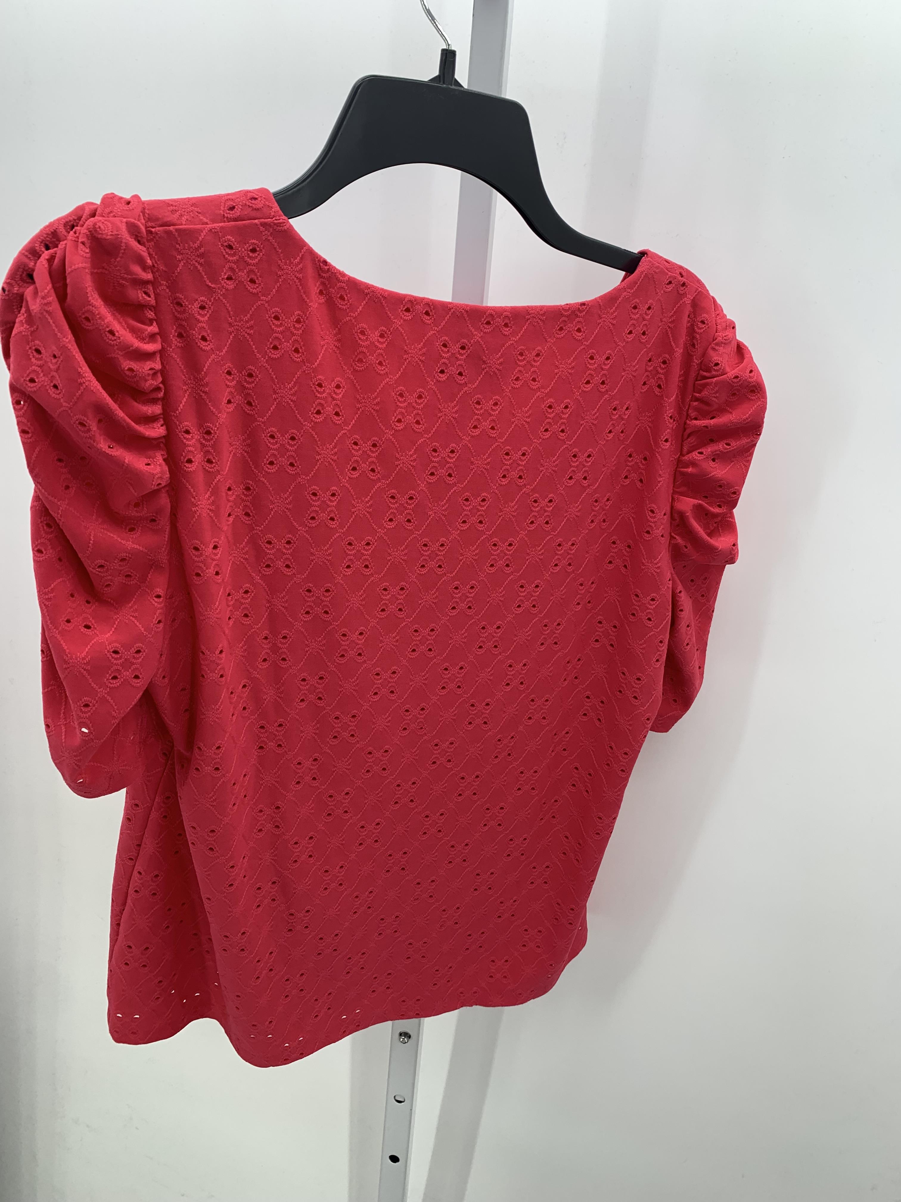Size Medium Misses Short Sleeve Shirt