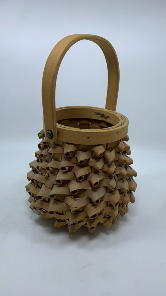 SWIRL WICKER BASKET.
