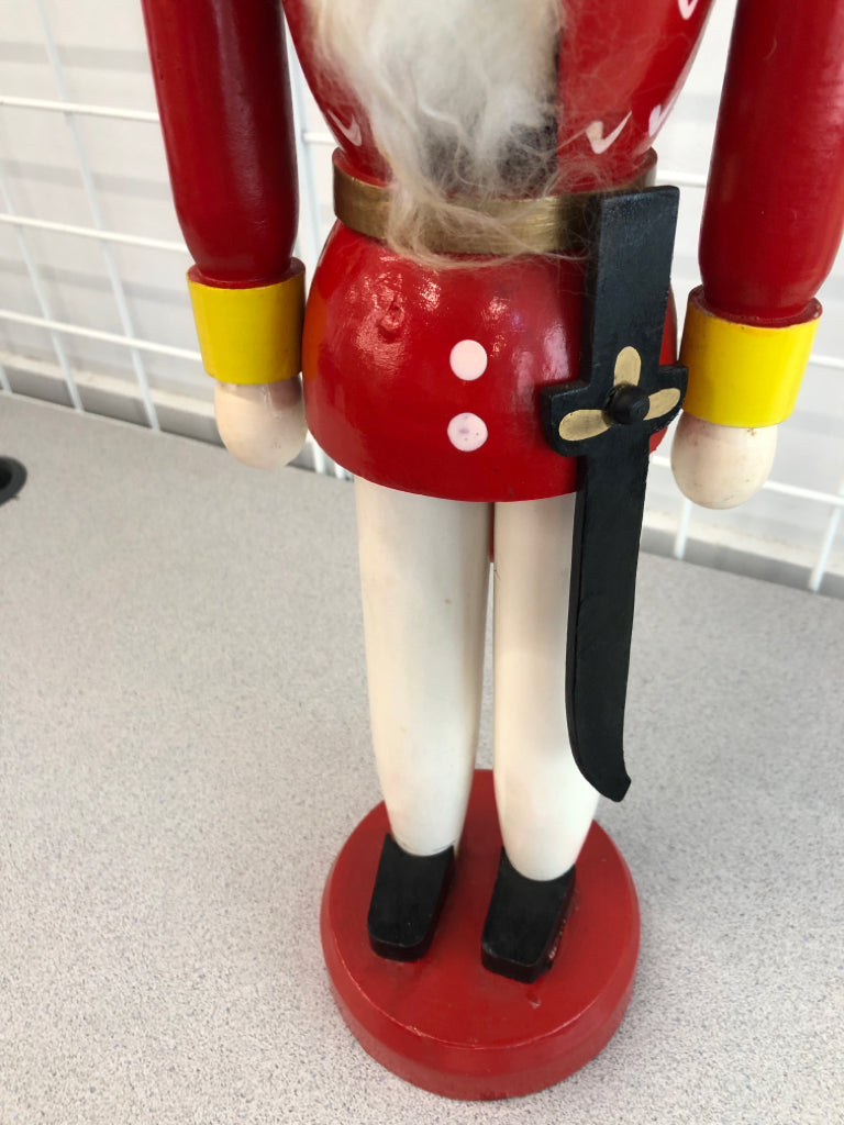 HEAVY WOOD NUTCRACKER.