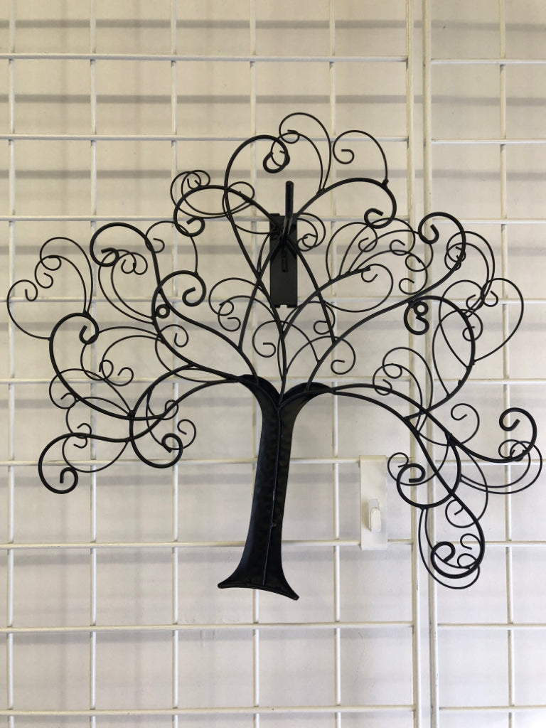 BLACK METAL TREE SHAPED WALL HANGING.