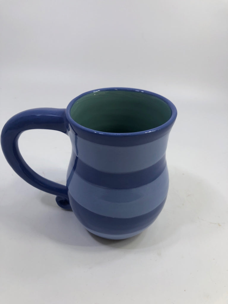 BLUE STRIPED MUG W/CURVED HANDLE.