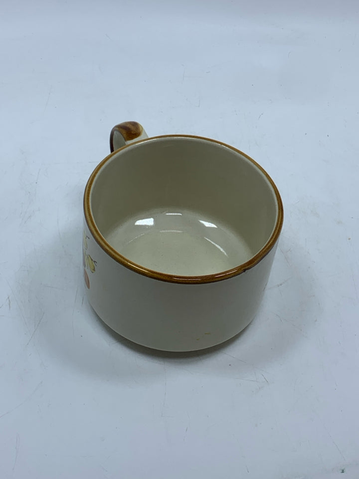 VTG TAN FLORAL MUG.