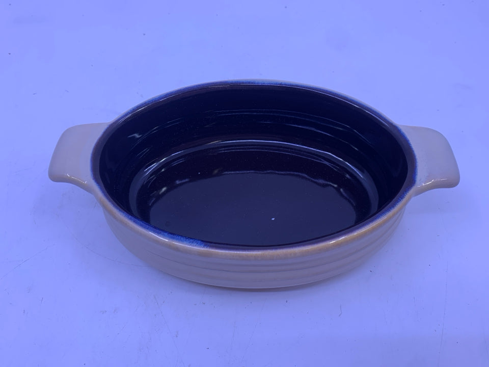 SMALL OVAL BAKER W HANDLE.
