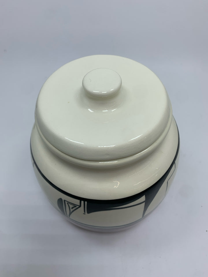 UTE MOUNTAIN GEOMETRIC POTTERY JAR W/LID.