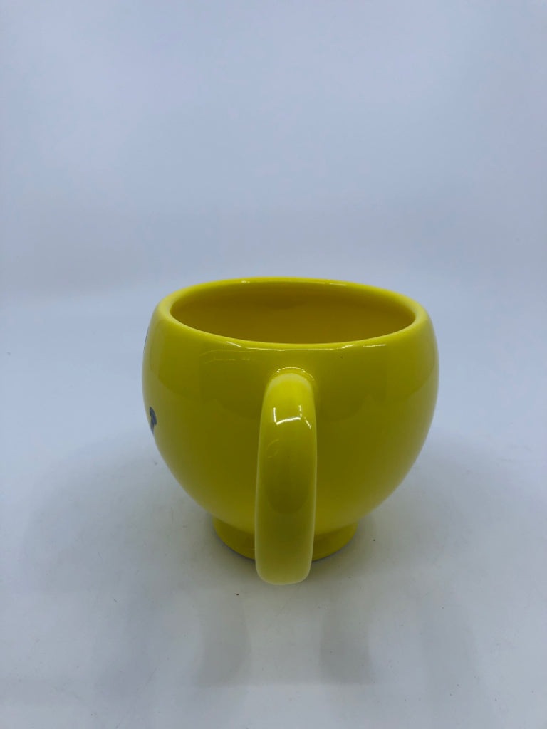 YELLOW SMILEY MUG.