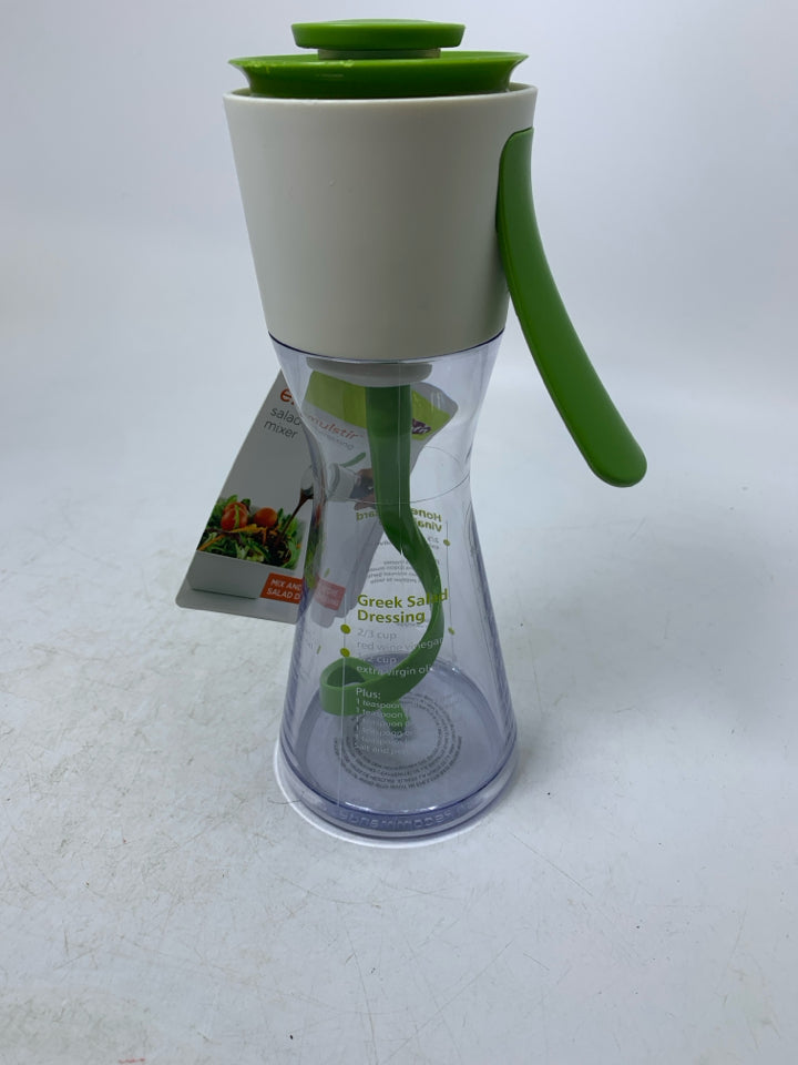 NWT CHEF'N SALAD DRESSING MIXER.