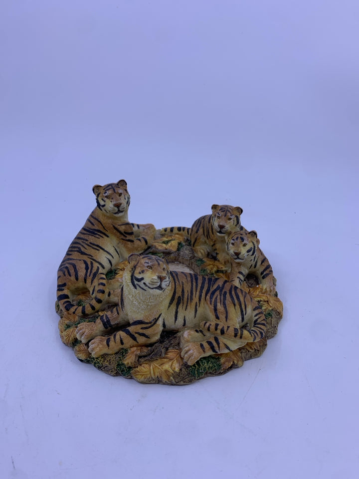 ROUND RESIN TIGER CANDLE HOLDER.