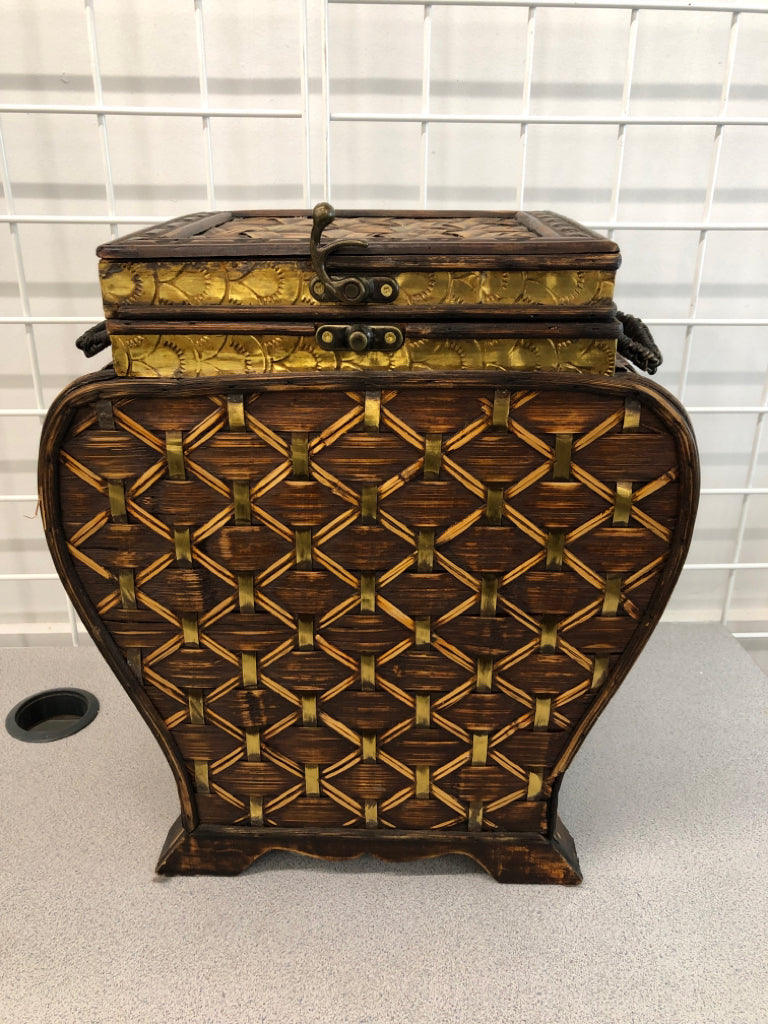 URN SHAPED WICKER BOX W/LOCKING FLIP LID.