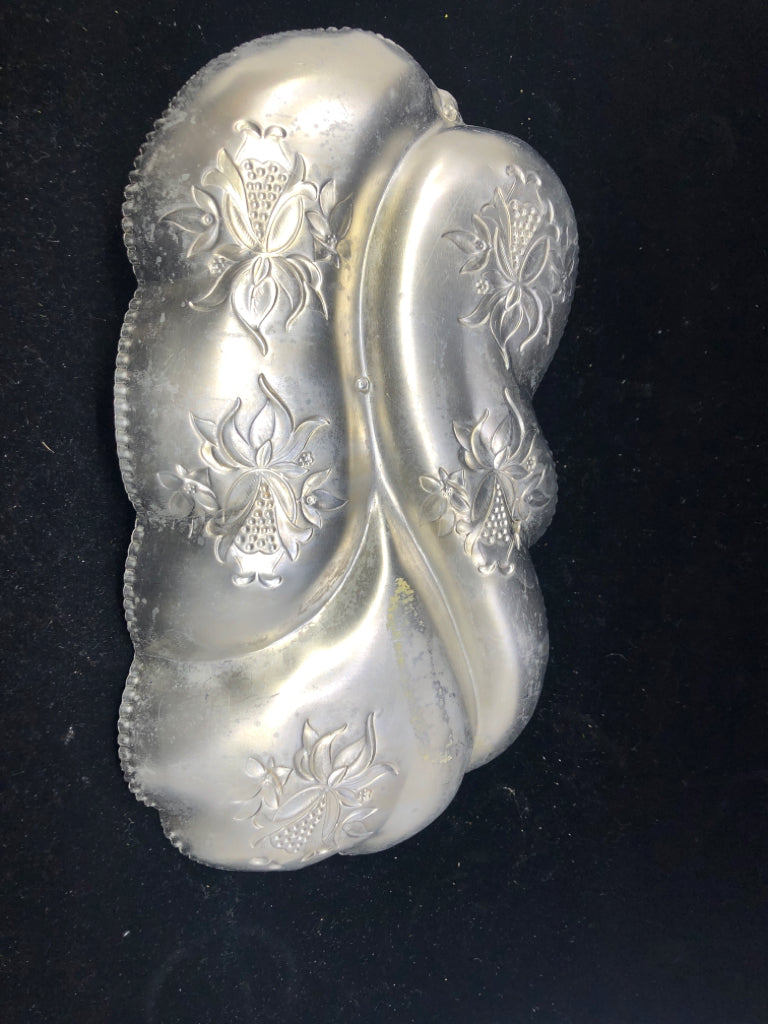 VTG ALUMINUM FLORAL PATTERN DISH W HANDLE.