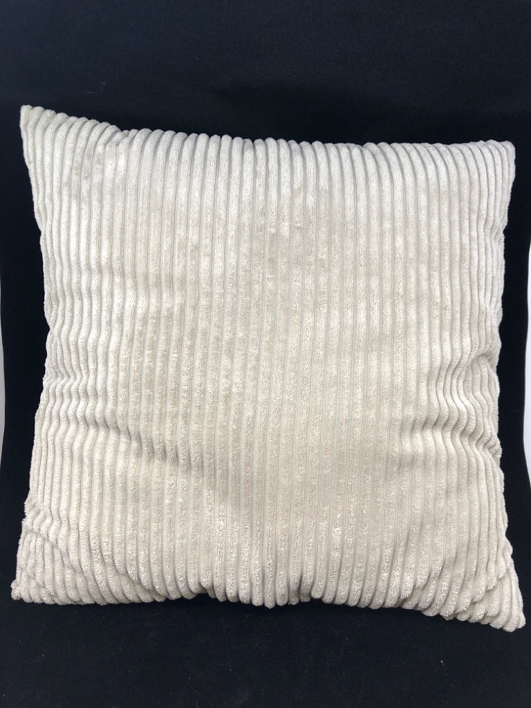 GREY RIBBED ACCENT PILLOW.