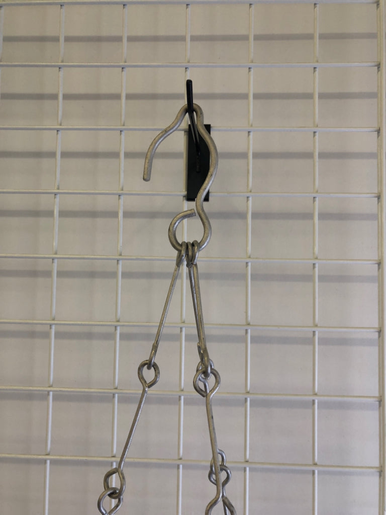 COLLAPSIBLE METAL HANGING PLANTER.