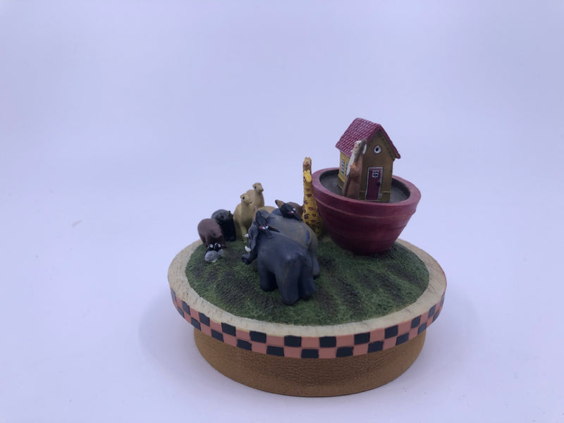 YANKEE CANDLE NOAH'S ARK SCENE CANDLE TOPPER.