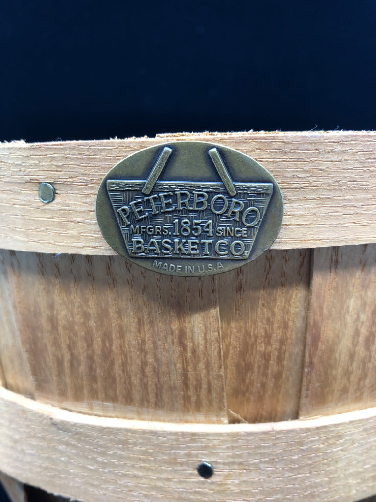 SMALL BUSHEL BASKET W/ SWING HANDLE.