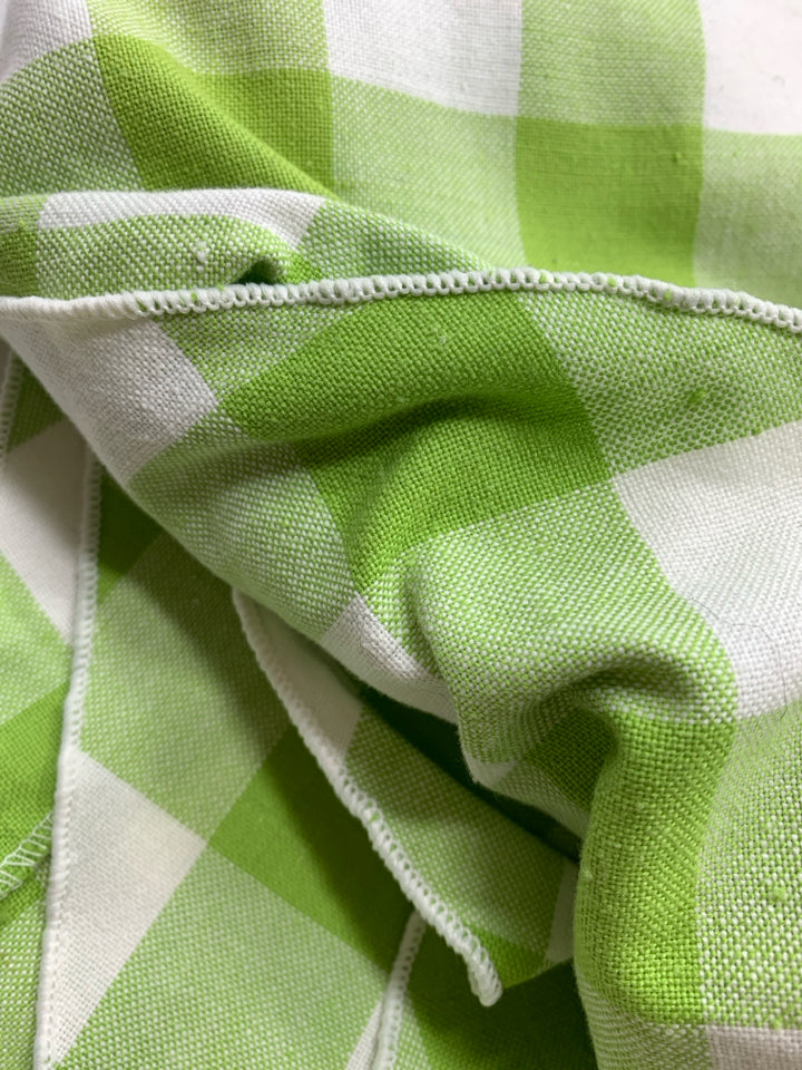 LARGE GREEN PICNIC STYLE ROUND TABLE CLOTH.