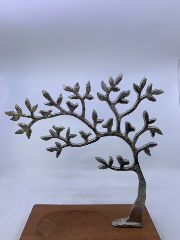 WOOD BASE W/ SILVER METAL TREE.