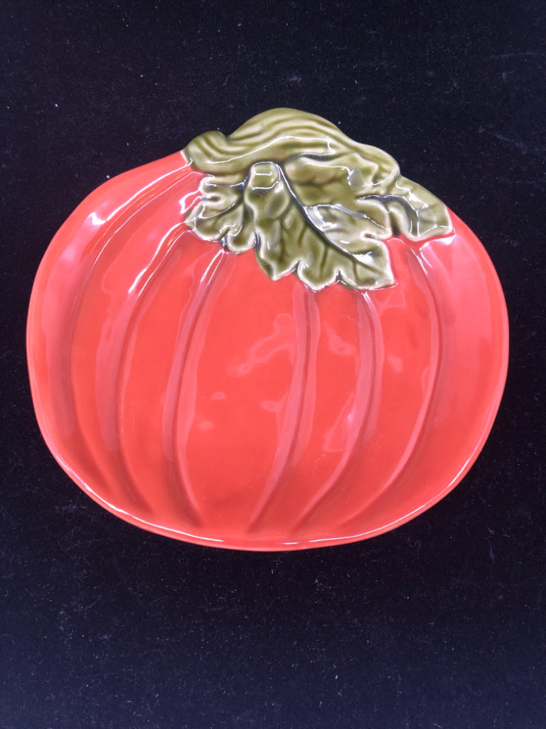 SMALL PUMPKIN PLATE- BETTER HOMES.