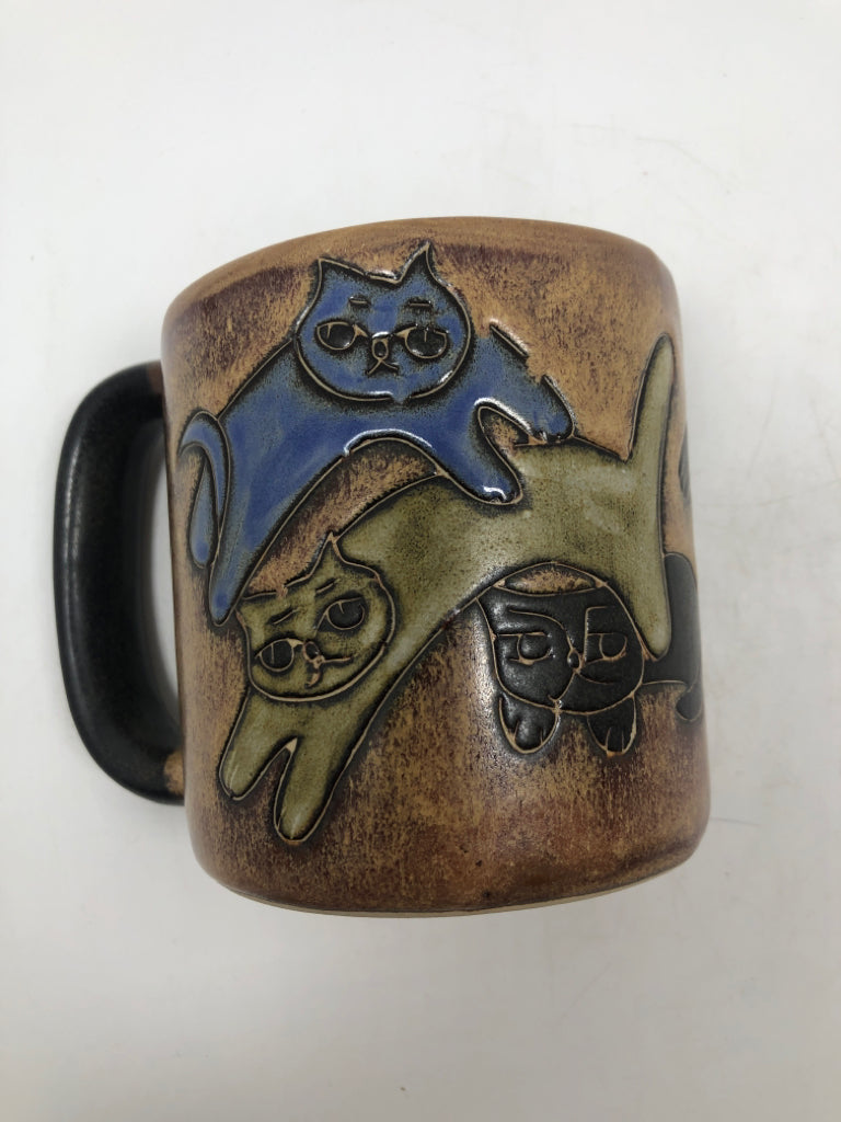 ETCHED CATS STONEWARE MUG.