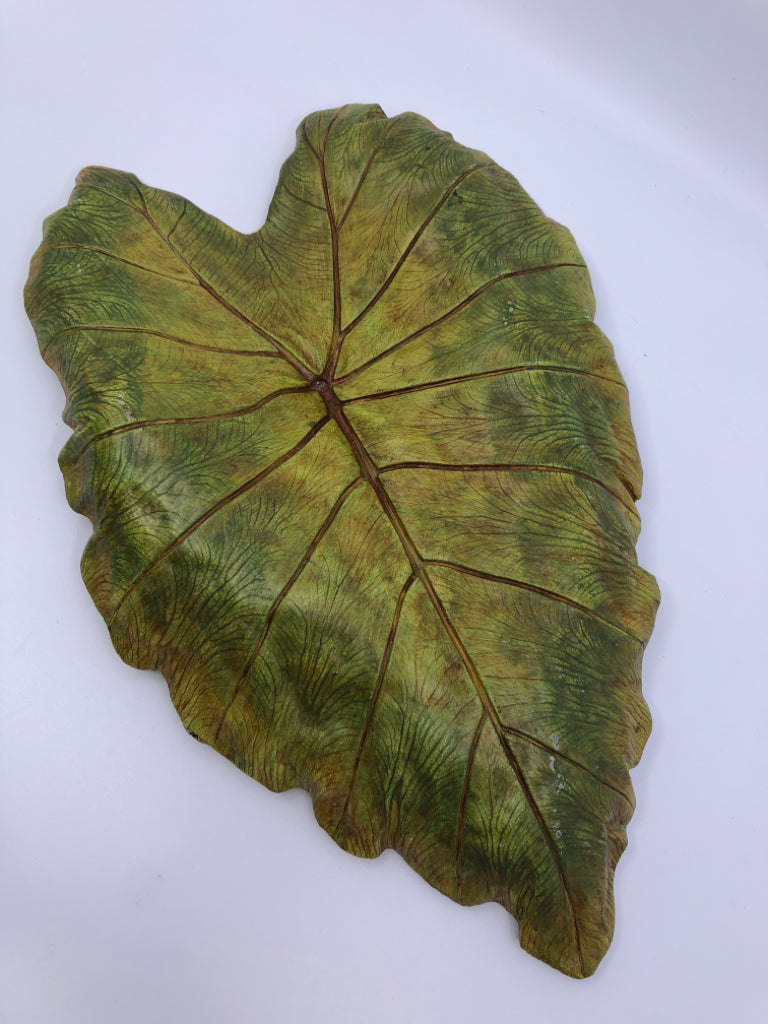 HEAVY CERAMIC PLANT LEAF GARDEN STONE.