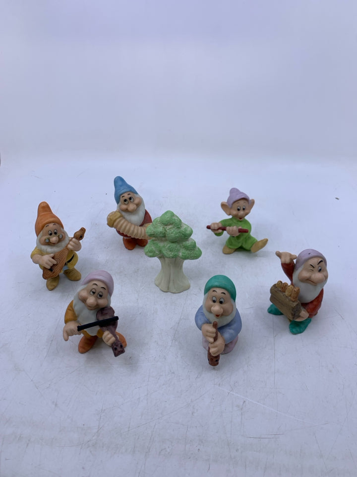 6 OUT OF 7 DWARFS SNOW WHITE CERAMIC FIGURES IN BAG.