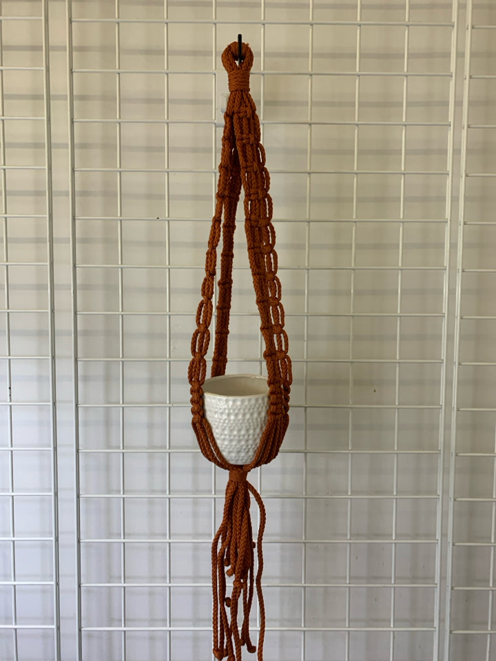 ORANGE ROPE HOLDER + WHITE PLANTER.