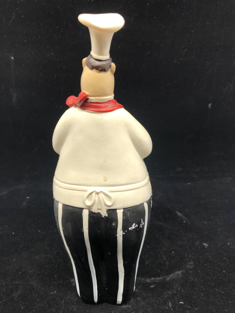 RESIN CHEF HOLDING S/P SHAKERS.