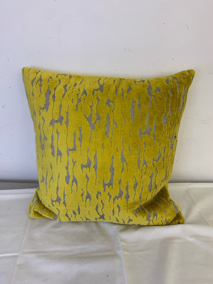 MUSTARD YELLOW PILLOW W/ TEXTURE.