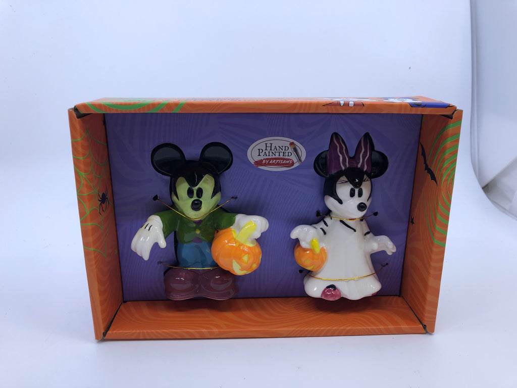 NIB MICKEY AND MINNIE SALT AND PEPPER SHAKERS.